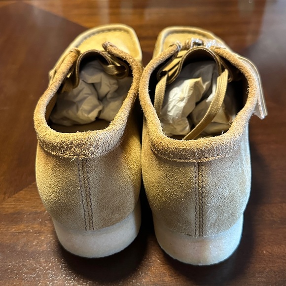 Men's Clarks Wallabee Oak Moss Suede shoes - Picture 4 of 6